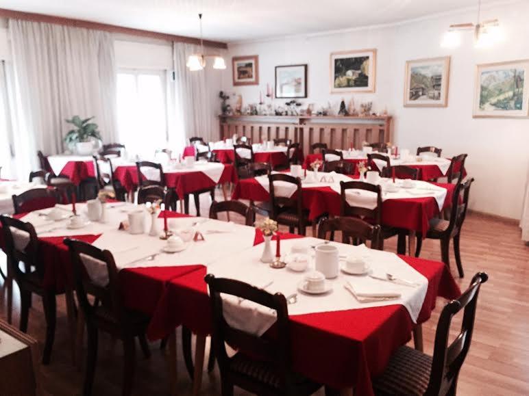 Hotel Garni Hirsch Canazei Exteriér fotografie