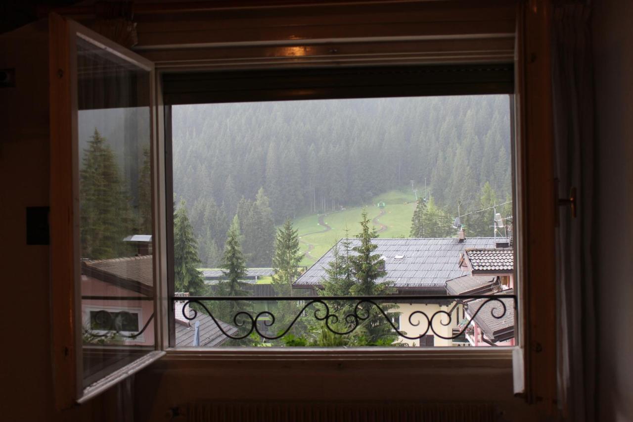 Hotel Garni Hirsch Canazei Exteriér fotografie