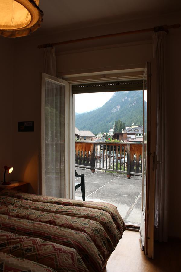 Hotel Garni Hirsch Canazei Exteriér fotografie